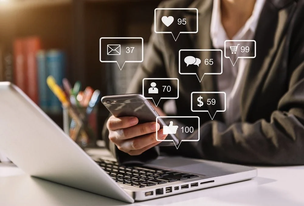 Marketing híbrido y mezcla de marketing: ¿son lo mismo?