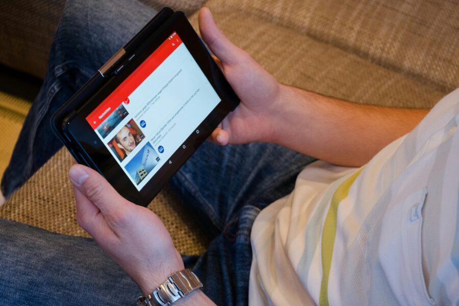 Uploading Videos on YouTube: Strategies to Maximize Reach and Engagement