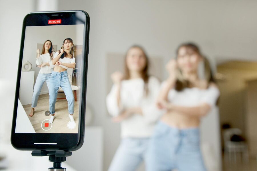 Collaborating with Influencers: More Pros or Cons?